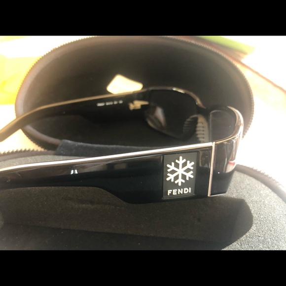 FENDI MENS SUNGLASSES - Picture 3 of 5